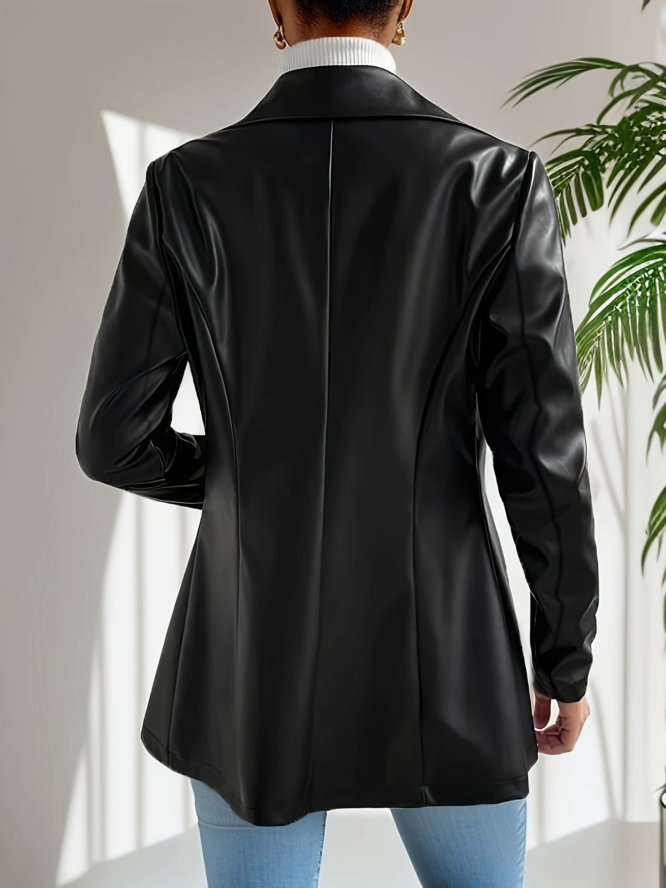Long Blazer with Leather Effect – Sophisticated Minimalism and Versatile Elegance