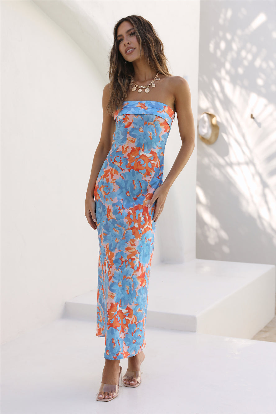 Robe Longue Bleue Élégante