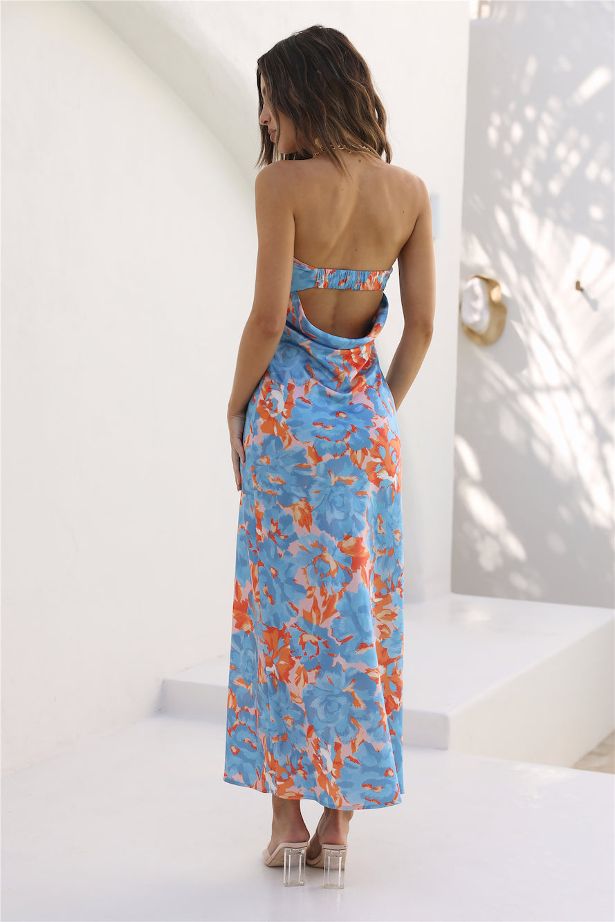 Robe Longue Bleue Élégante