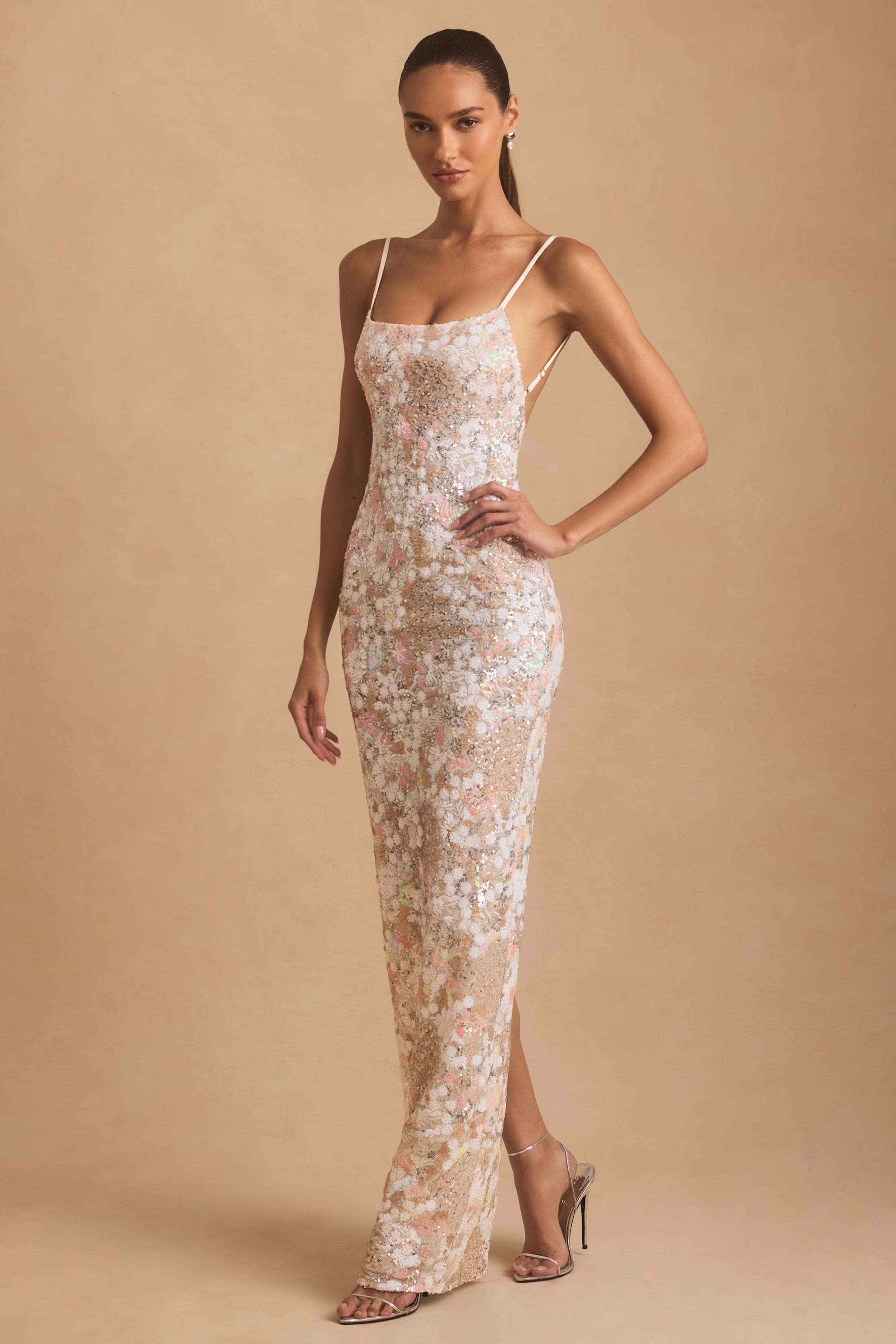 Robe Longue Dos Nu Ivoire à Encolure Bateau Ornée – Élégante Tenue de Soirée MOLLYBOO