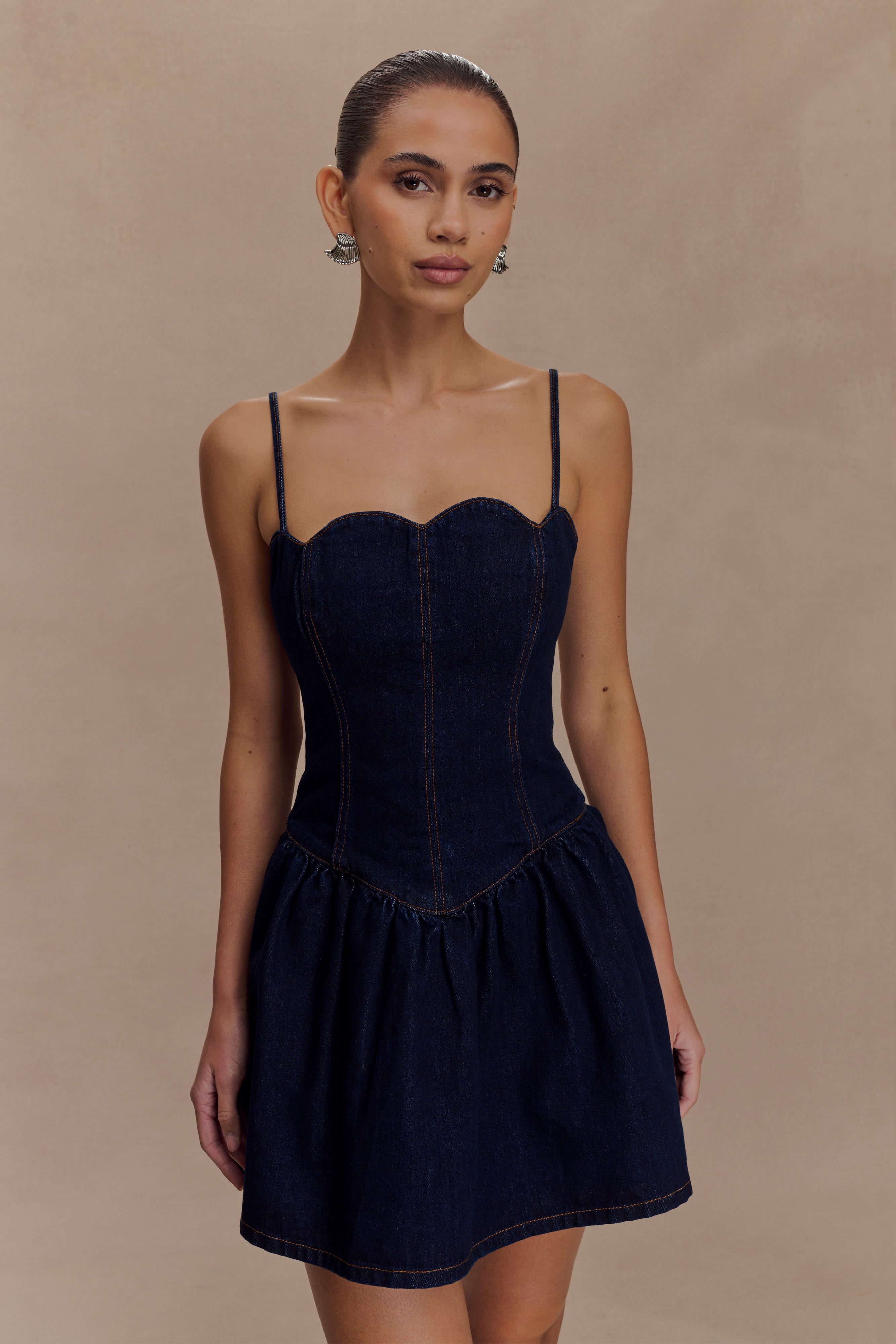 Robe Mini Cheyenne en Denim Scallop – Bleu Indigo