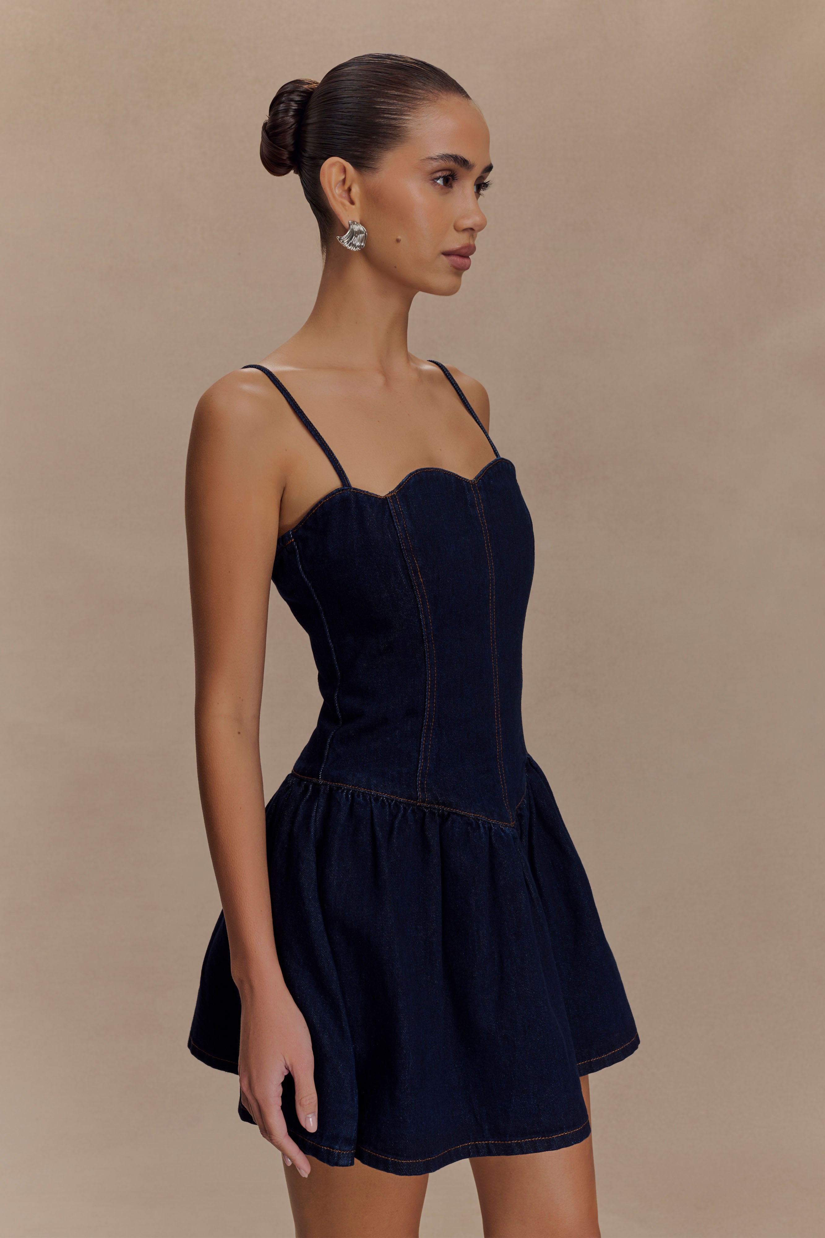 Robe Mini Cheyenne en Denim Scallop – Bleu Indigo