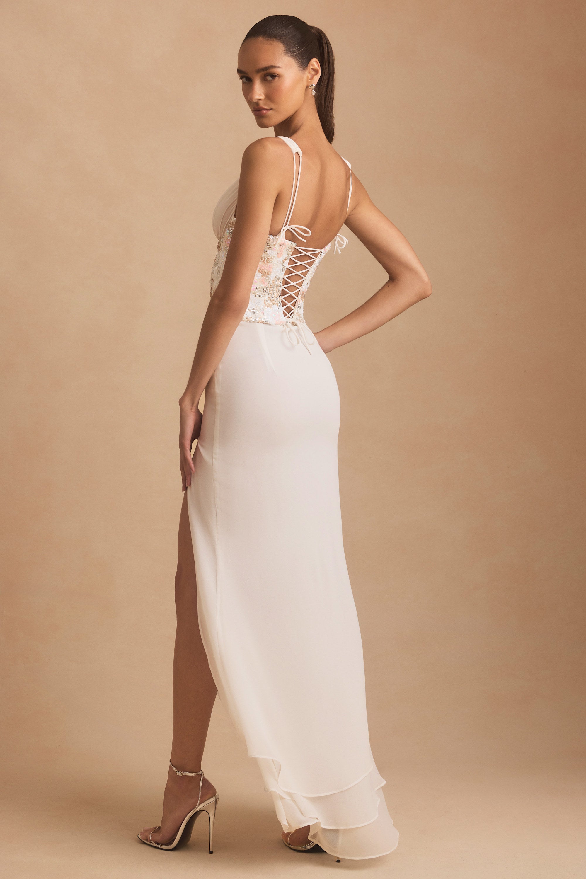 Robe Maxi Nathalia – Décolleté Plongeant & Corset Orné