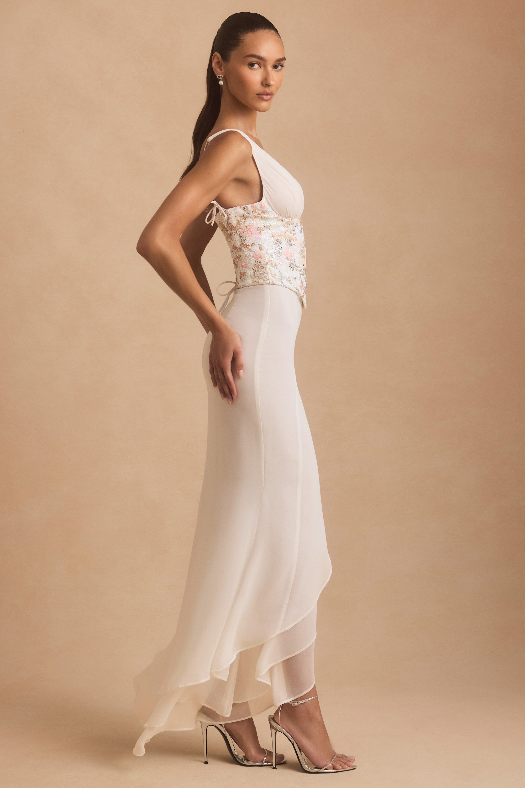 Robe Maxi Nathalia – Décolleté Plongeant & Corset Orné