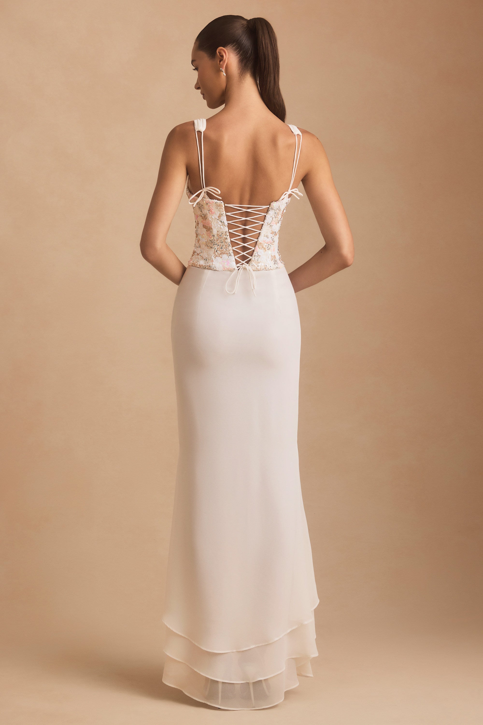 Robe Maxi Nathalia – Décolleté Plongeant & Corset Orné