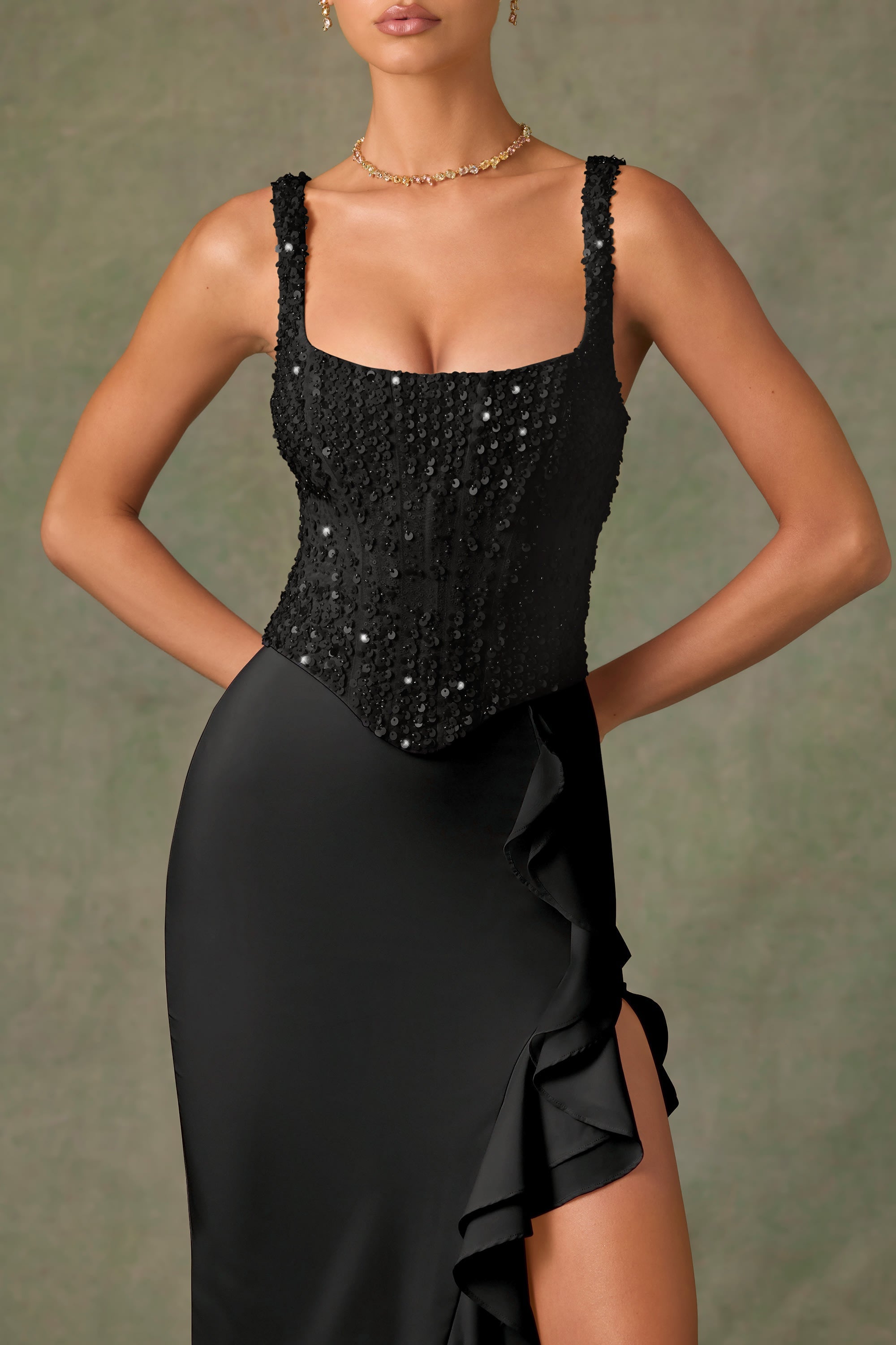 Robe Maxi Robina Noir – Corset Orné et Volants Élégants