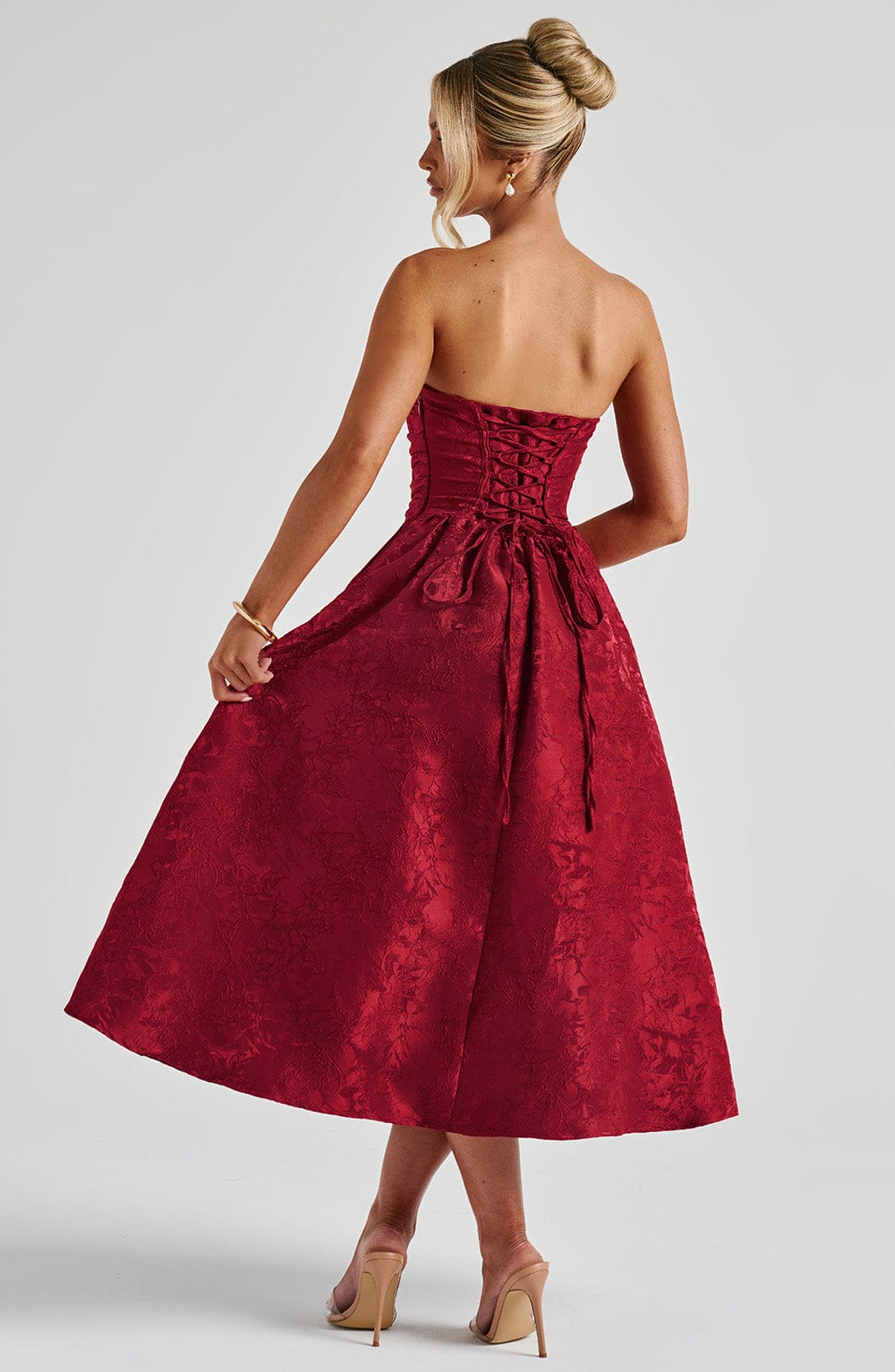 Robe Saoirse Rouge – Élégance Classique