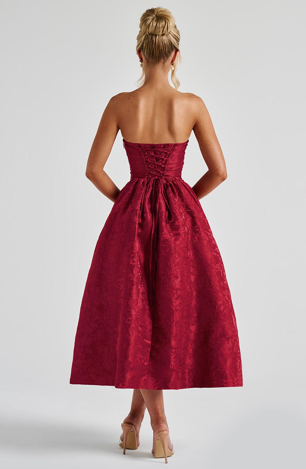 Robe Saoirse Rouge – Élégance Classique