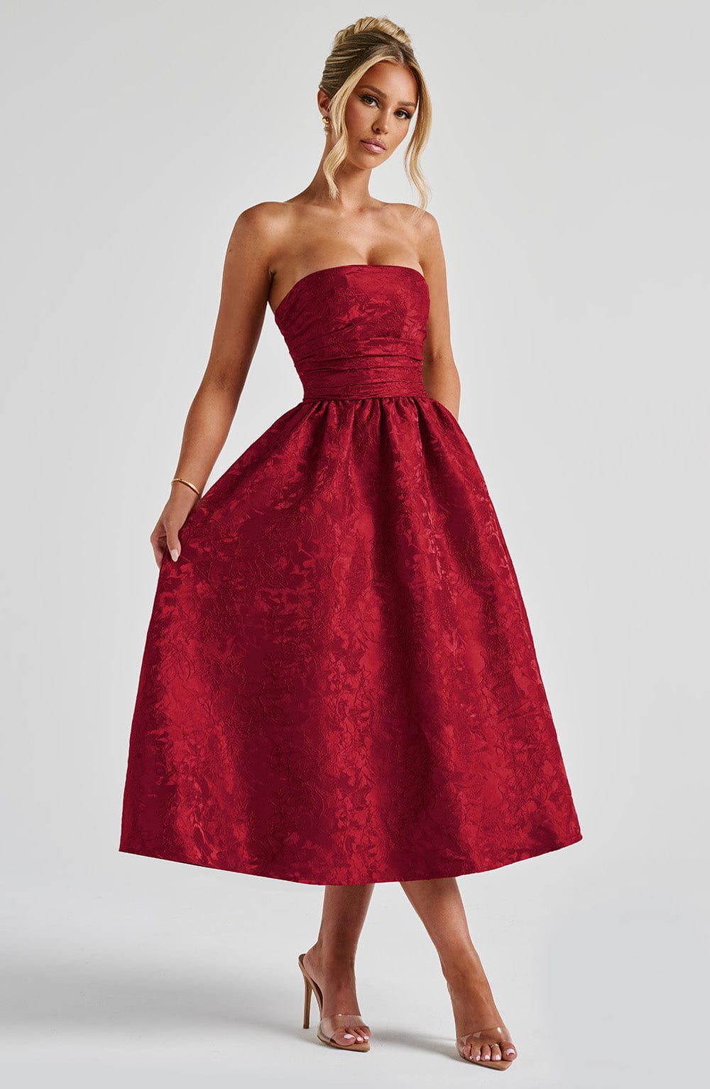 Robe Saoirse Rouge – Élégance Classique