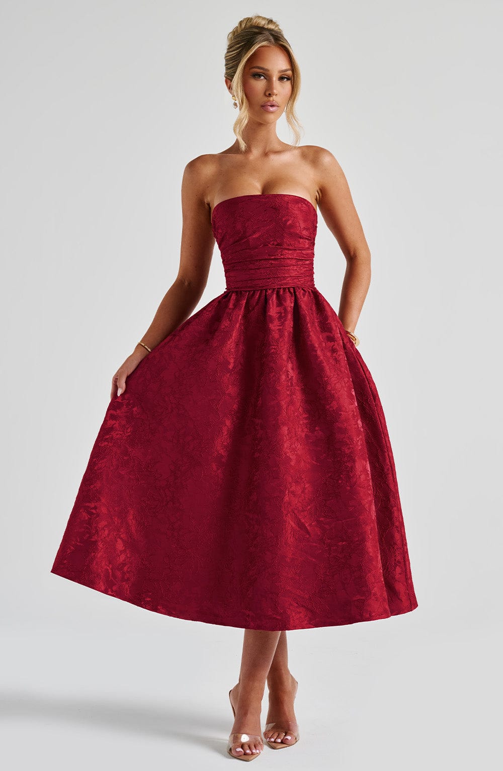 Robe Saoirse Rouge – Élégance Classique